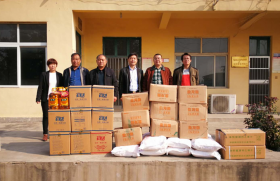 歡度重陽(yáng)節(jié)，愛心獻(xiàn)夕陽(yáng)