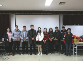 新春迎元宵，歡聲振精神，愛(ài)元宵三五風(fēng)光，繁光遠(yuǎn)綴天